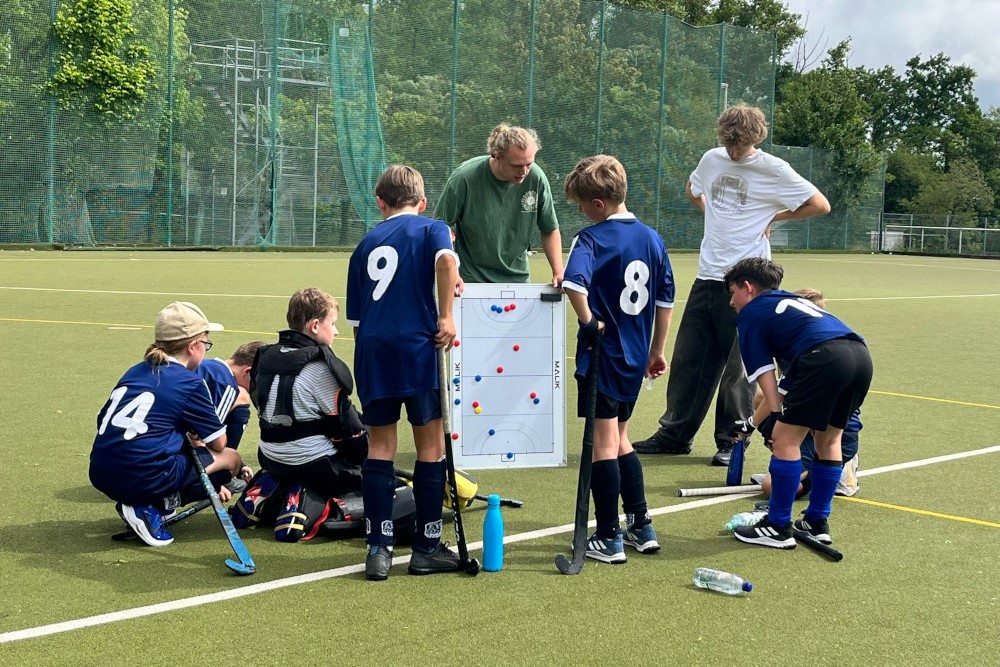 Hockey-Erfolge: U16-Mädchen Vizemeister in RLP & U14-Jungs mit gelungenem Turnierdebüt